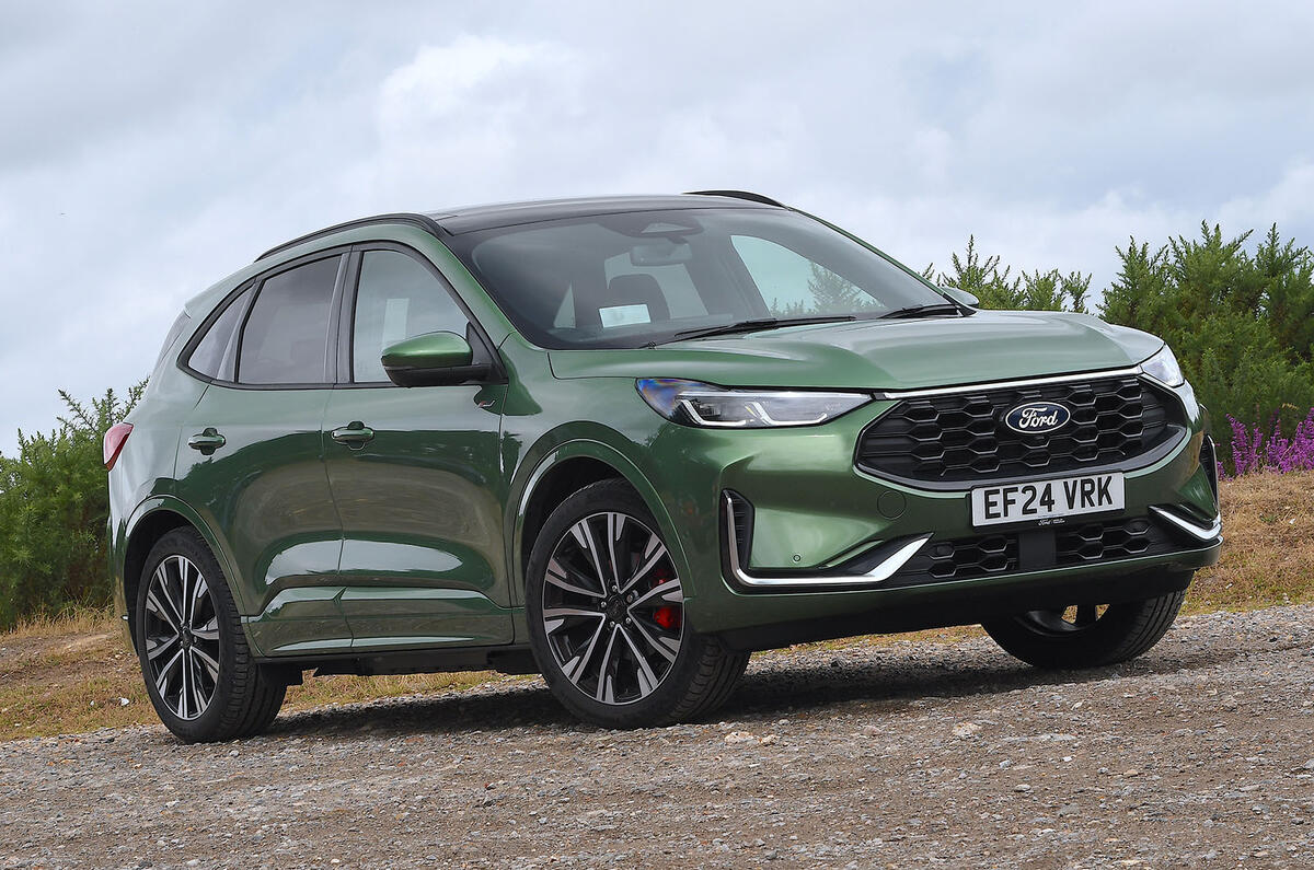 Ford Kuga hydrid S line 2024 front three quarter static Ford Kuga hydrid S line 2024 front three quarter static