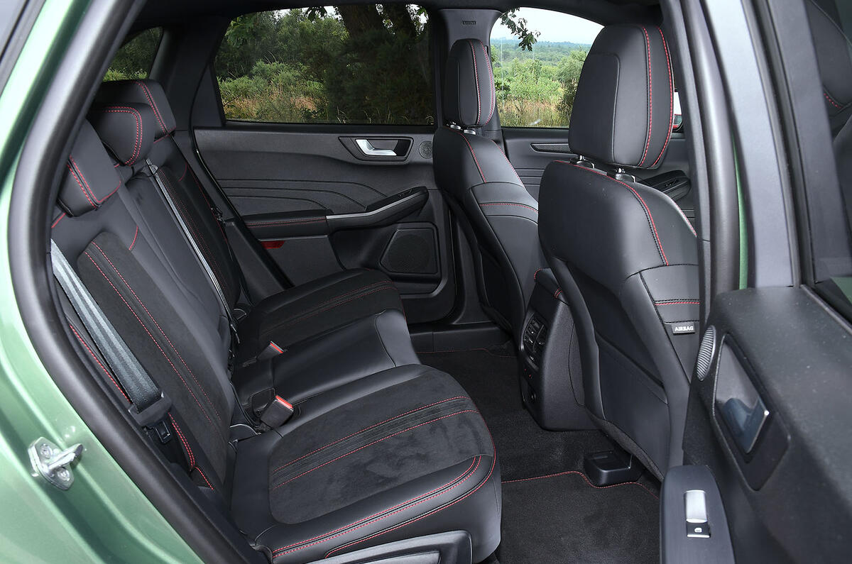 Ford Kuga hydrid S line 2024 rear seats Ford Kuga hydrid S line 2024 rear seats