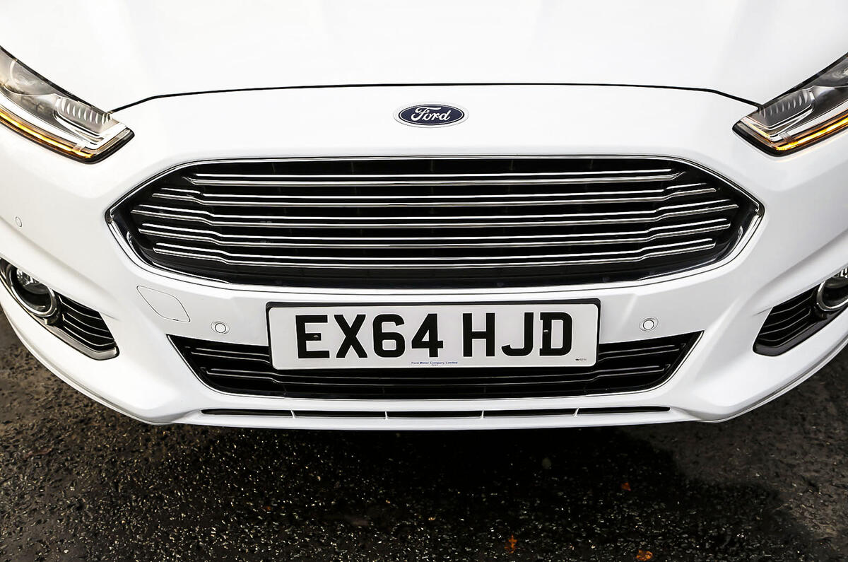Ford Mondeo chrome front grille