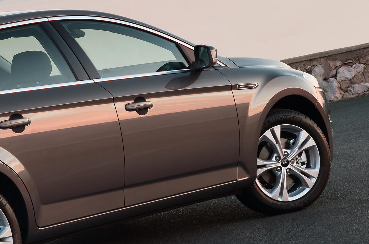 Ford Mondeo Estate front