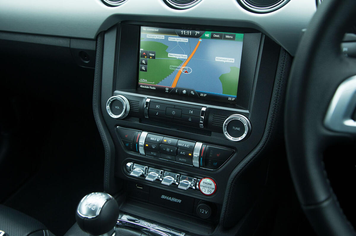 Ford Mustang centre console