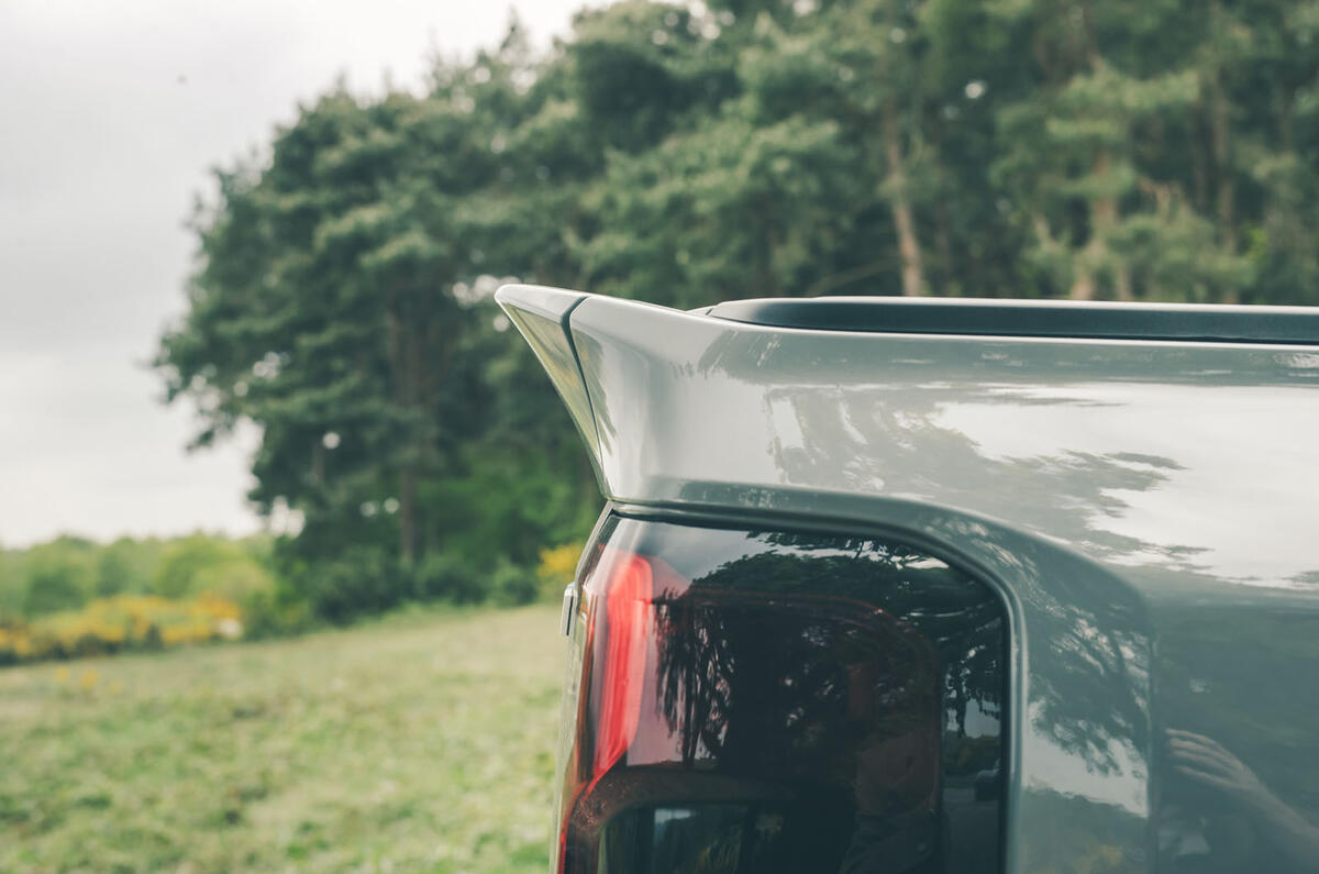 ford ranger msrt 2025 Review rear duck tail 6 ford ranger msrt 2025 Review rear duck tail 6
