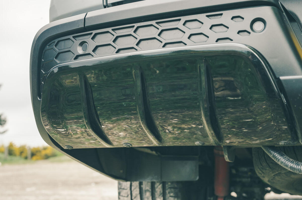 ford ranger msrt 2025 Review rear splitter trim 4 ford ranger msrt 2025 Review rear splitter trim 4