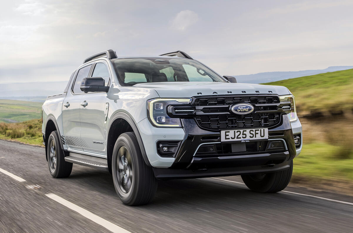Ford Ranger PHEV review 2025 01 front tracking