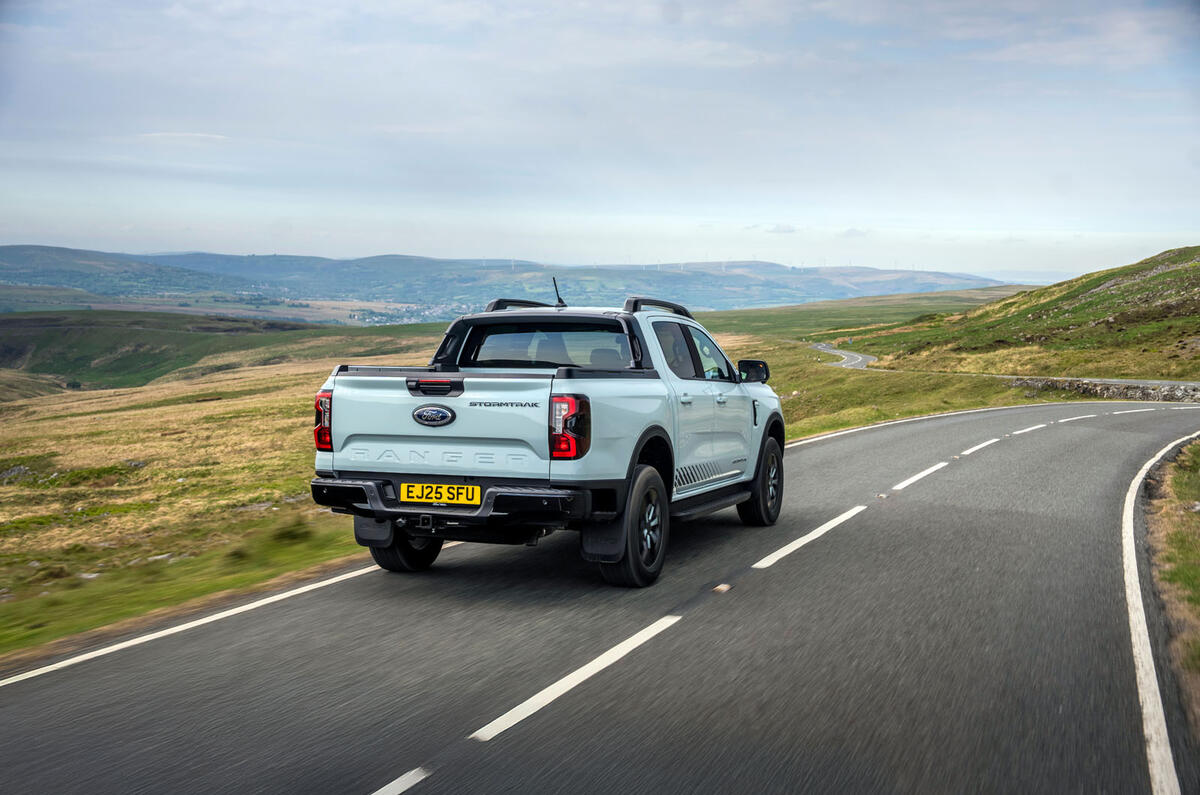 Ford Ranger PHEV review 2025 03 rear tracking