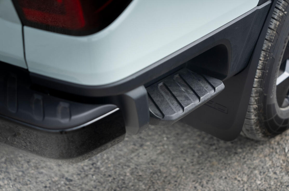 Ford Ranger PHEV review 2025 20 step