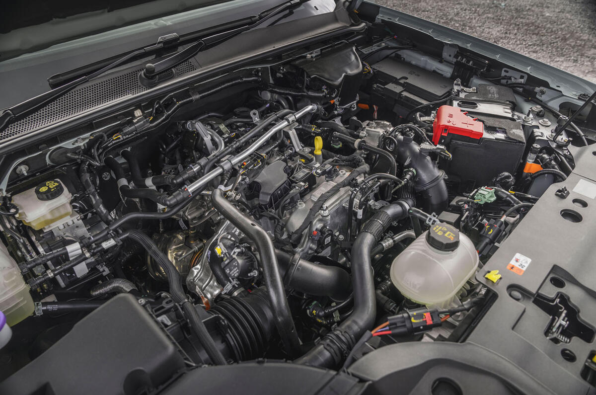 Ford Ranger PHEV review 2025 40 engine