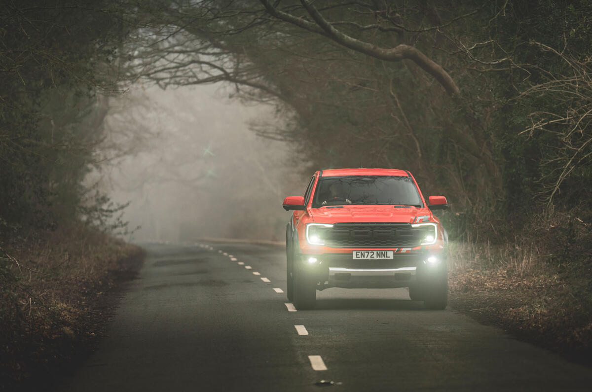 ford ranger raptor 2023 07 foggy panning ford ranger raptor 2023 07 foggy panning