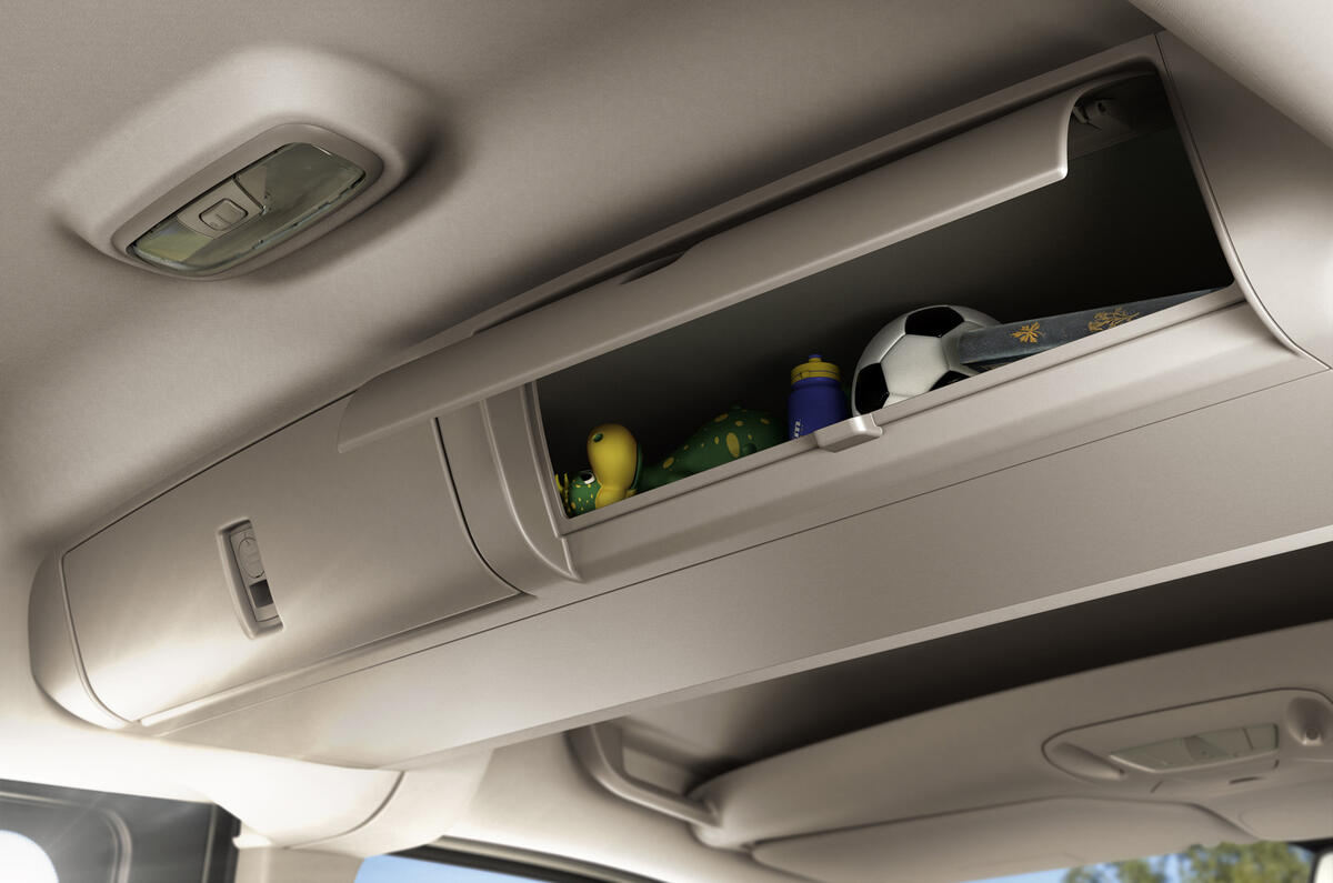 Ford Tourneo Connect roof storage space