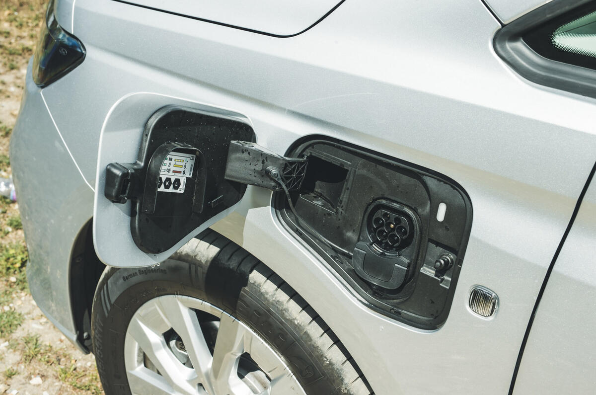 Ford Tourneo Connect : essai 2025 005 port de charge