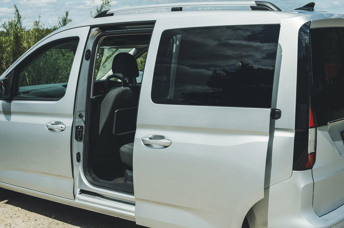 Ford Tourneo Connect : essai 2025 007 porte coulissante