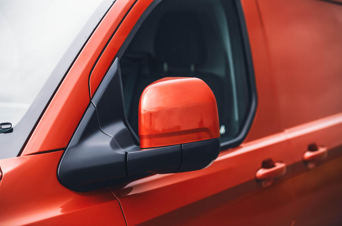 ford transit custon review 2024 06 mirror