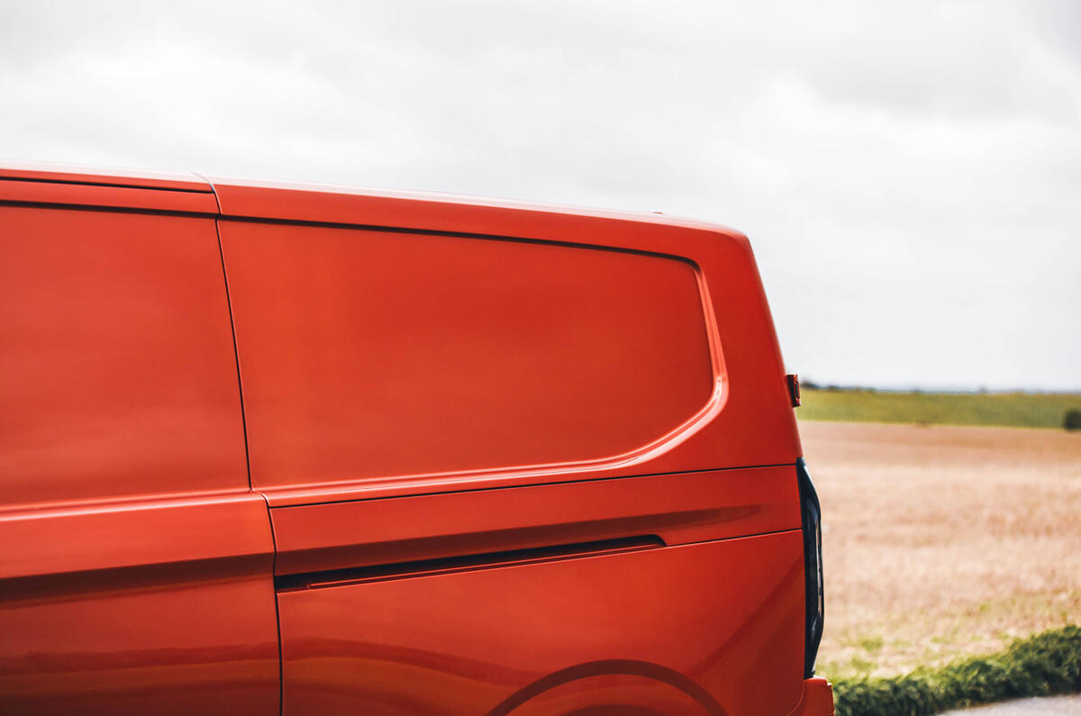 ford transit custon review 2024 08 panel