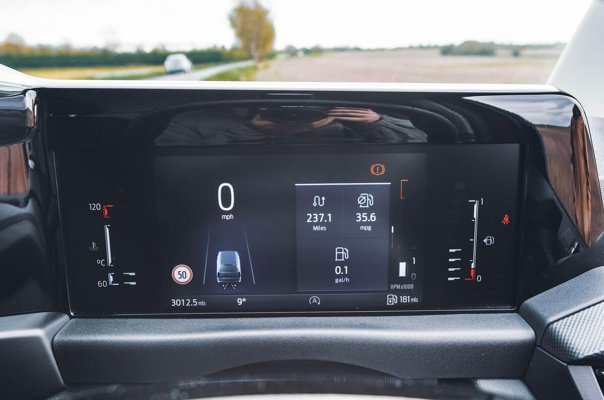 ford transit custon review 2024 12 screen