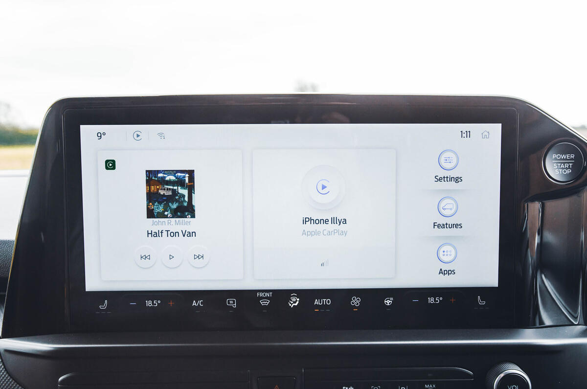 ford transit custon review 2024 13 infotainment