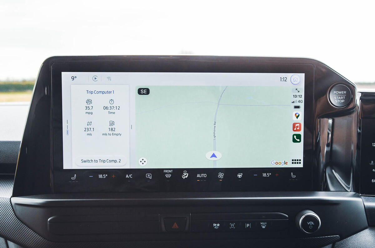 ford transit custon review 2024 14 infotianment