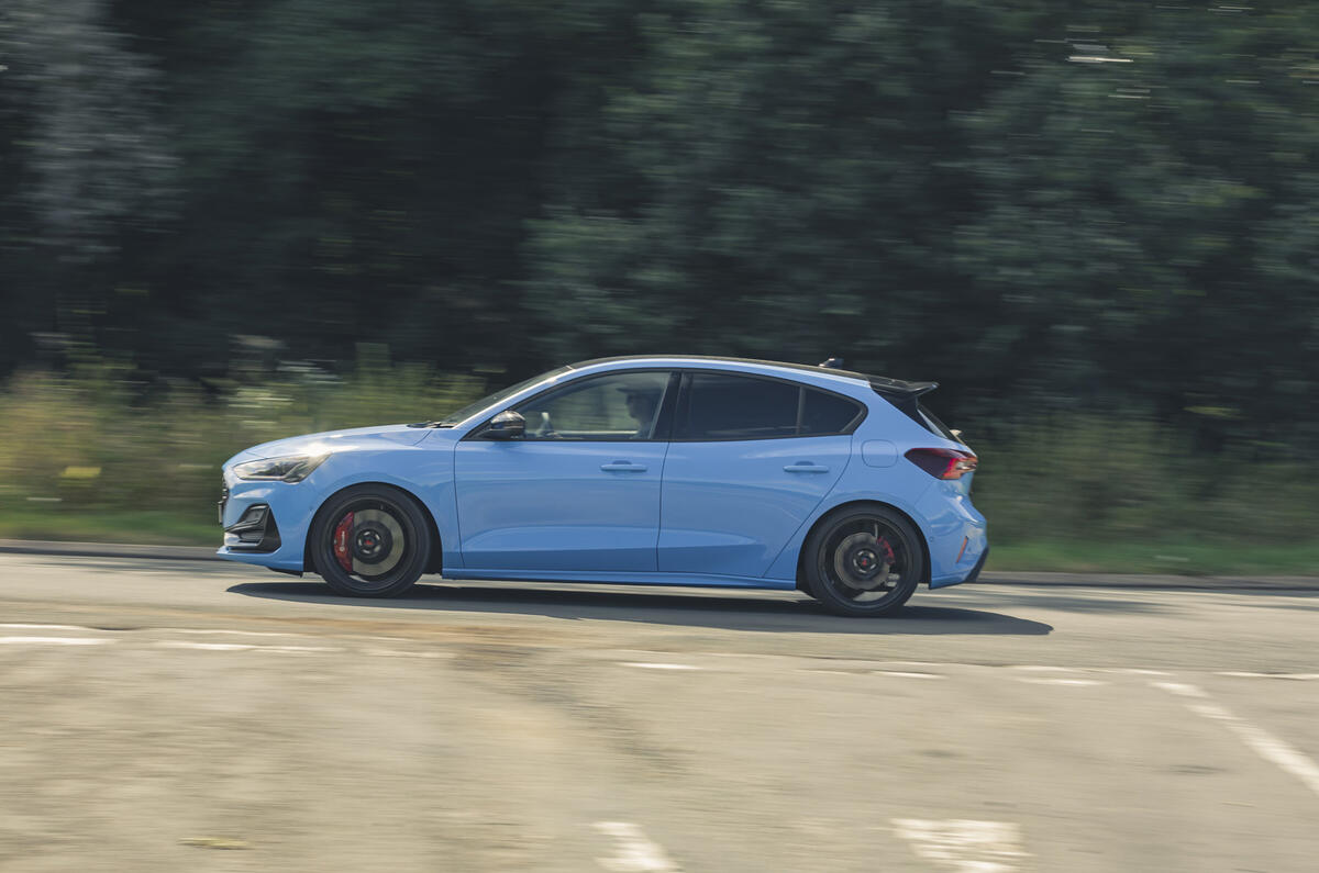 Ford Focus ST  side Ford Focus ST  side