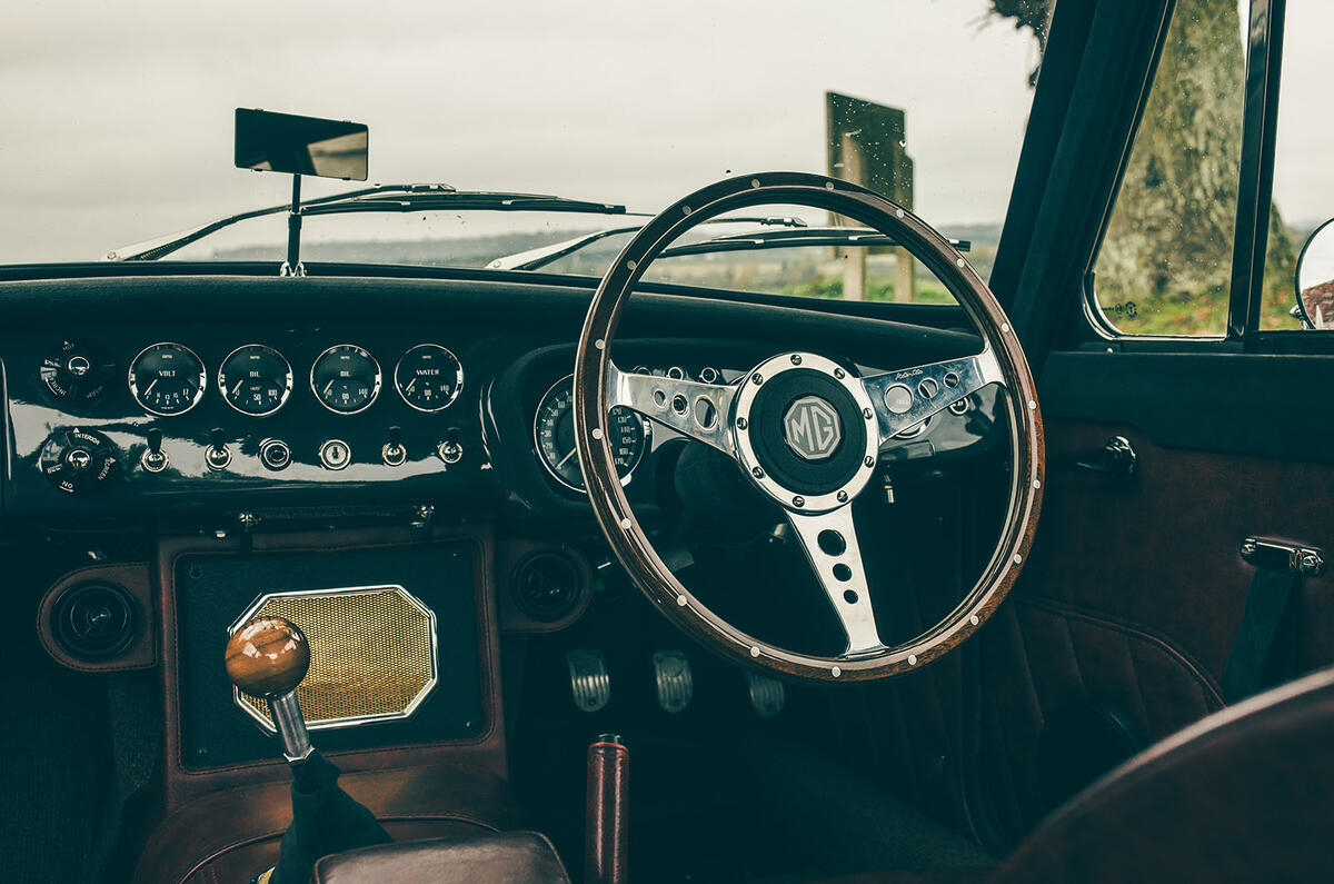 Frontline MGB review 2025 095 Frontline MGB review 2025 095