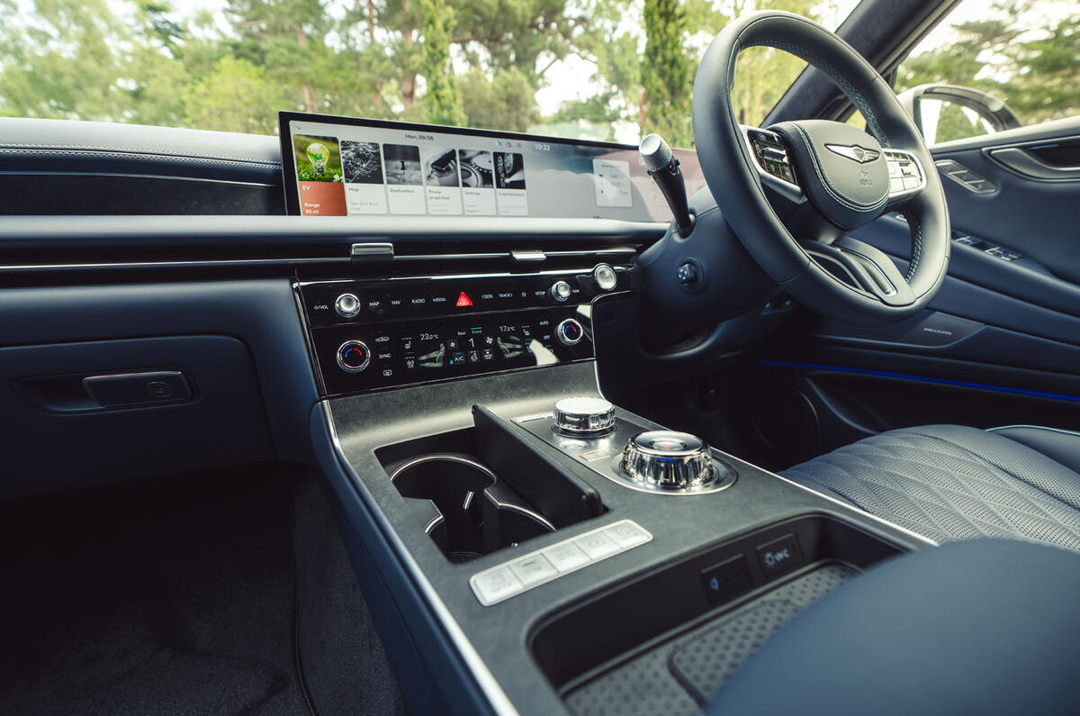 Genesis Electrified G80 avis 010 console centrale