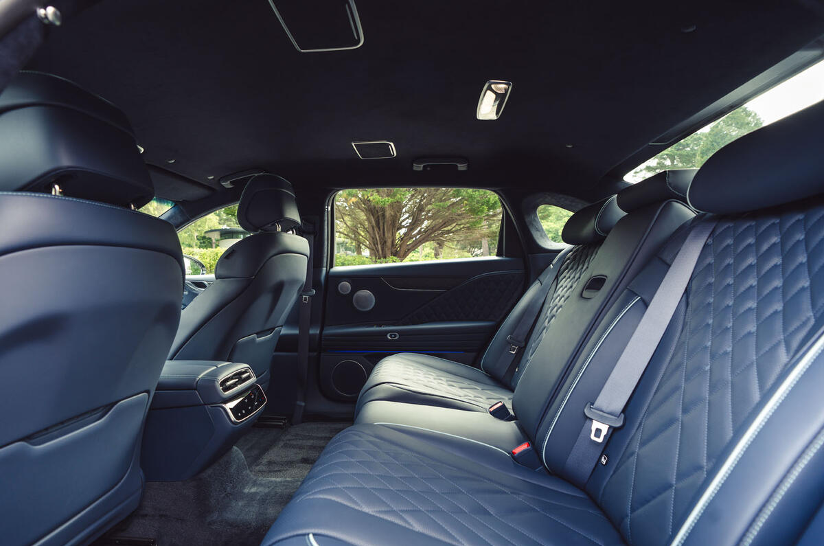 Genesis Electrified G80 avis 013 sièges arrière