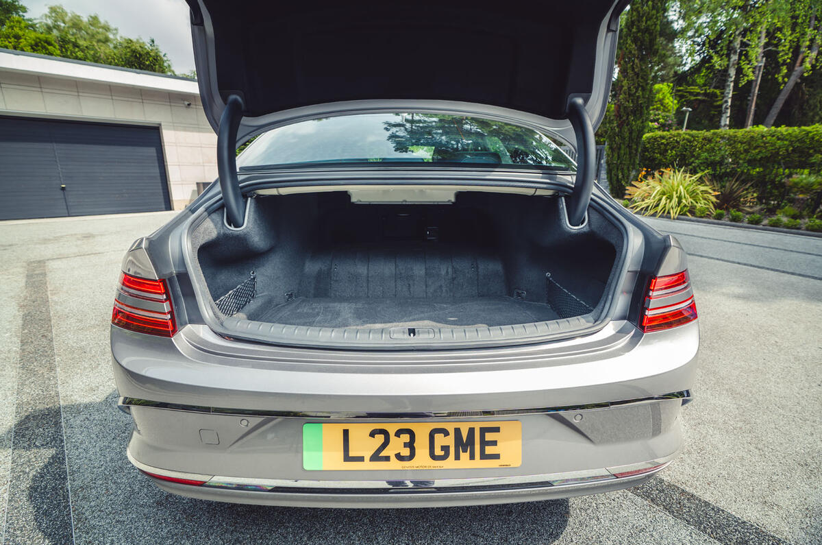 Genesis Electrified G80 avis 018 coffre