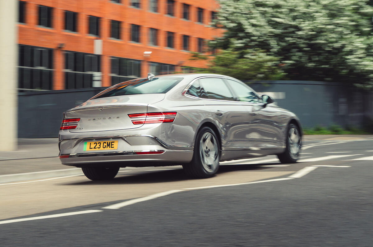 Genesis Electrified G80 avis 020 panoramique arrière
