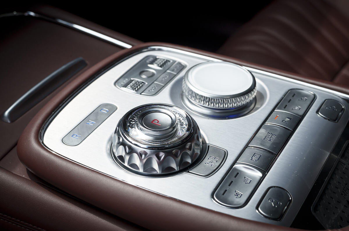 Genesis G90 centre console Genesis G90 centre console