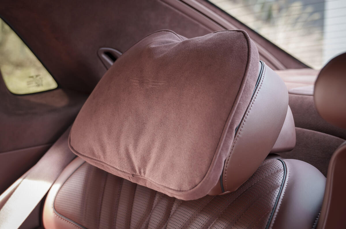 Genesis G90 headrest Genesis G90 headrest
