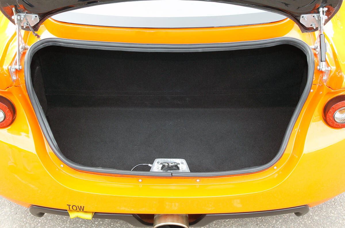 Ginetta G40 boot space