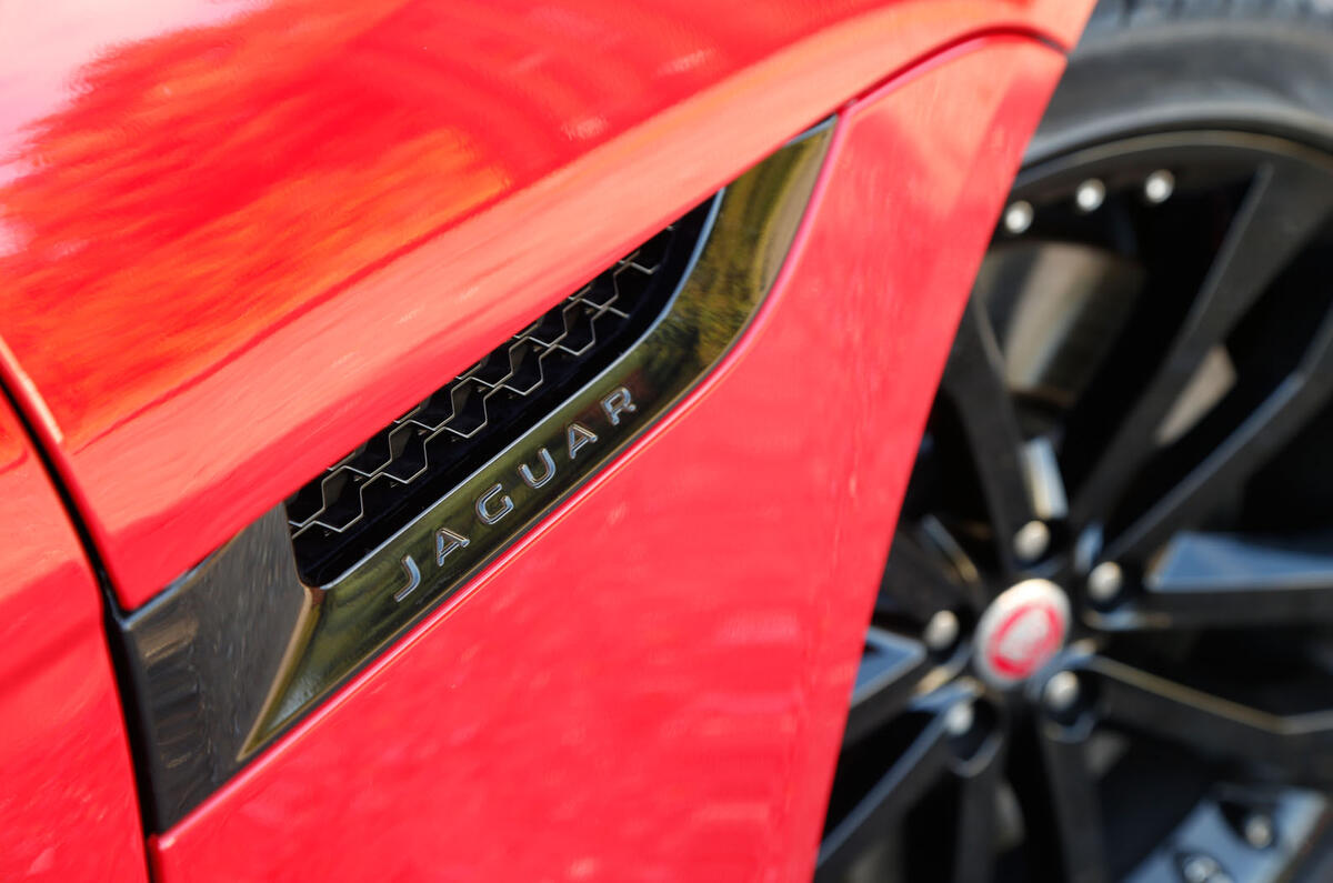 Comparison: Porsche Cayman GTS versus Jaguar F-type coupe Comparison: Porsche Cayman GTS versus Jaguar F-type coupe