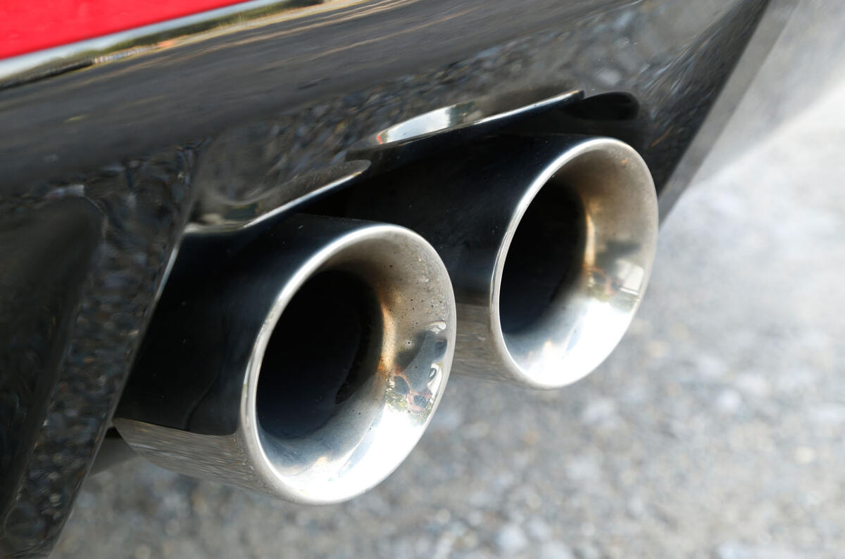 Comparison: Porsche Cayman GTS versus Jaguar F-type coupe Comparison: Porsche Cayman GTS versus Jaguar F-type coupe