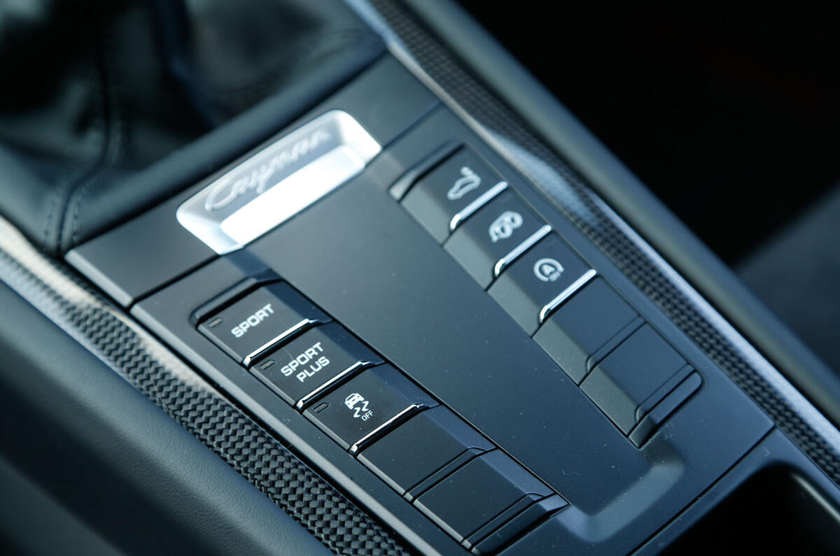 Comparison: Porsche Cayman GTS versus Jaguar F-type coupe Comparison: Porsche Cayman GTS versus Jaguar F-type coupe