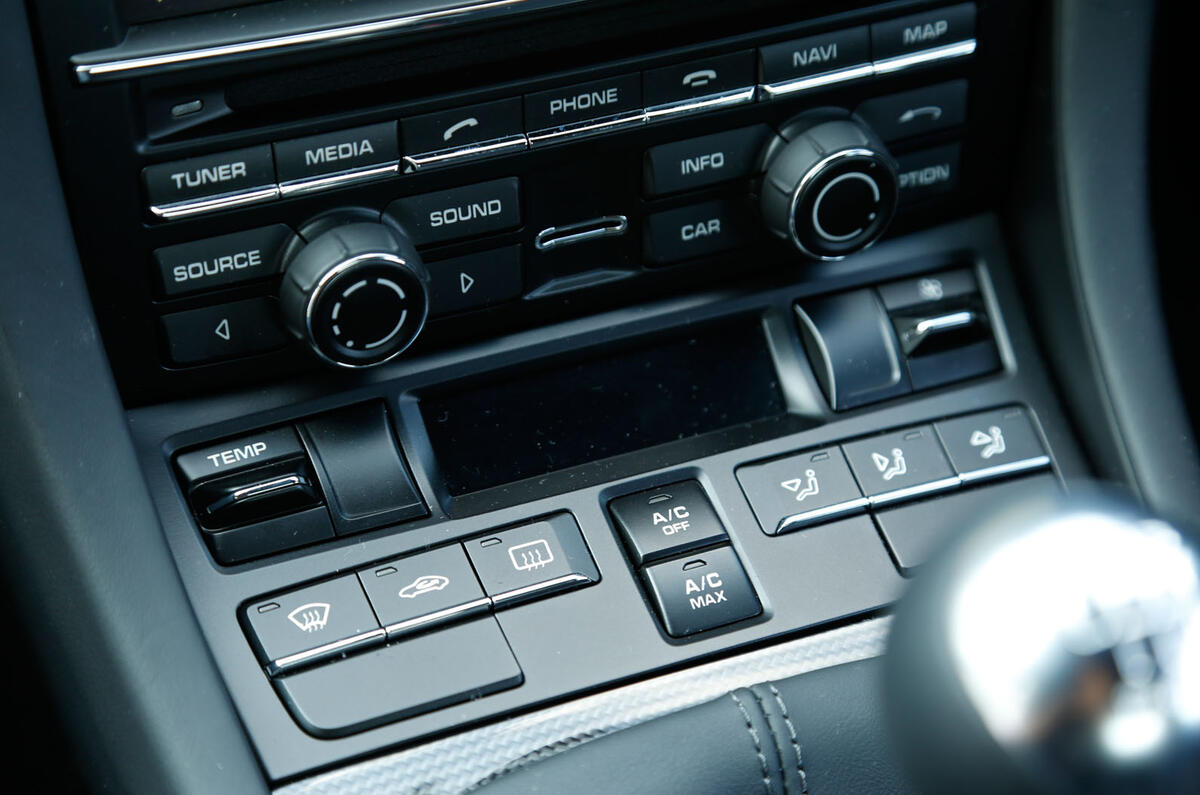 Comparison: Porsche Cayman GTS versus Jaguar F-type coupe Comparison: Porsche Cayman GTS versus Jaguar F-type coupe