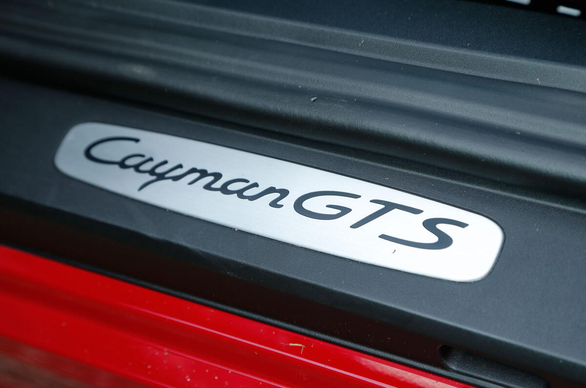 Comparison: Porsche Cayman GTS versus Jaguar F-type coupe Comparison: Porsche Cayman GTS versus Jaguar F-type coupe
