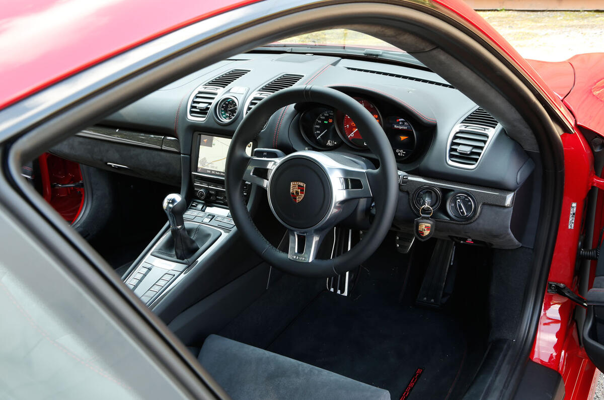 Comparison: Porsche Cayman GTS versus Jaguar F-type coupe Comparison: Porsche Cayman GTS versus Jaguar F-type coupe