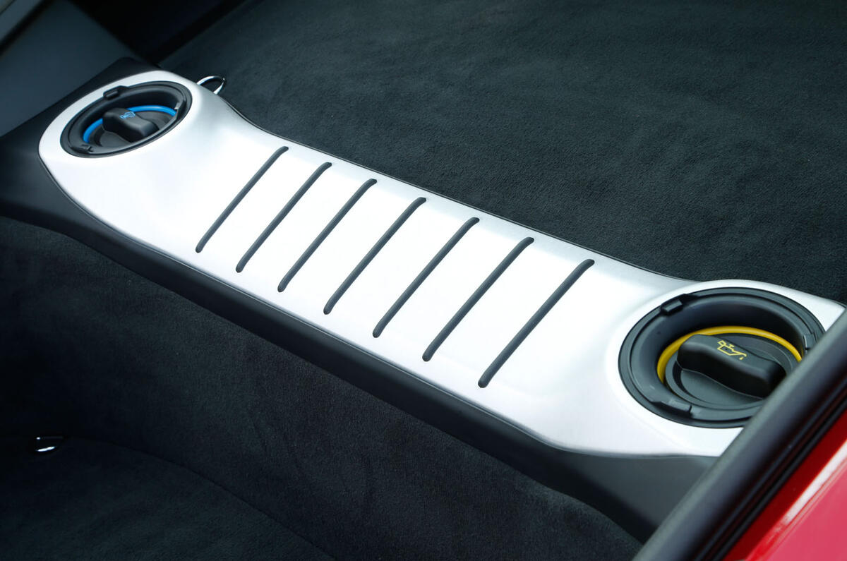 Comparison: Porsche Cayman GTS versus Jaguar F-type coupe Comparison: Porsche Cayman GTS versus Jaguar F-type coupe