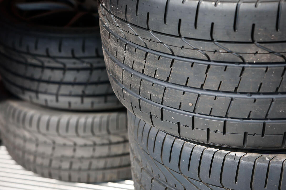 Britain’s Best Driver’s Car 2014 - the V8 muscle cars Britain’s Best Driver’s Car 2014 - the V8 muscle cars