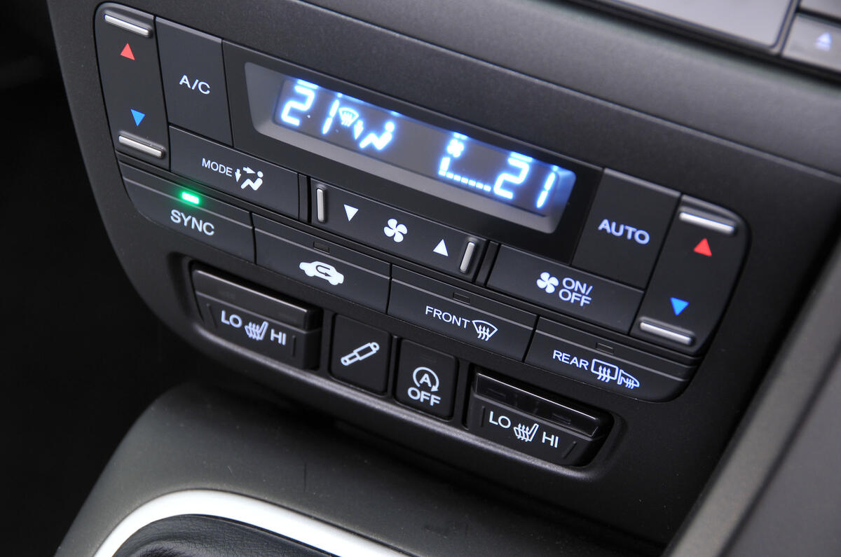 Honda Civic Tourer climate controls