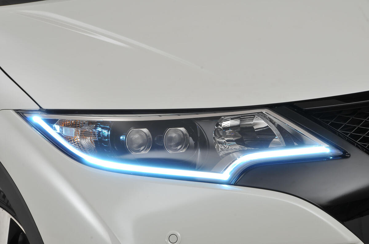 Honda Civic Tourer LED headlights