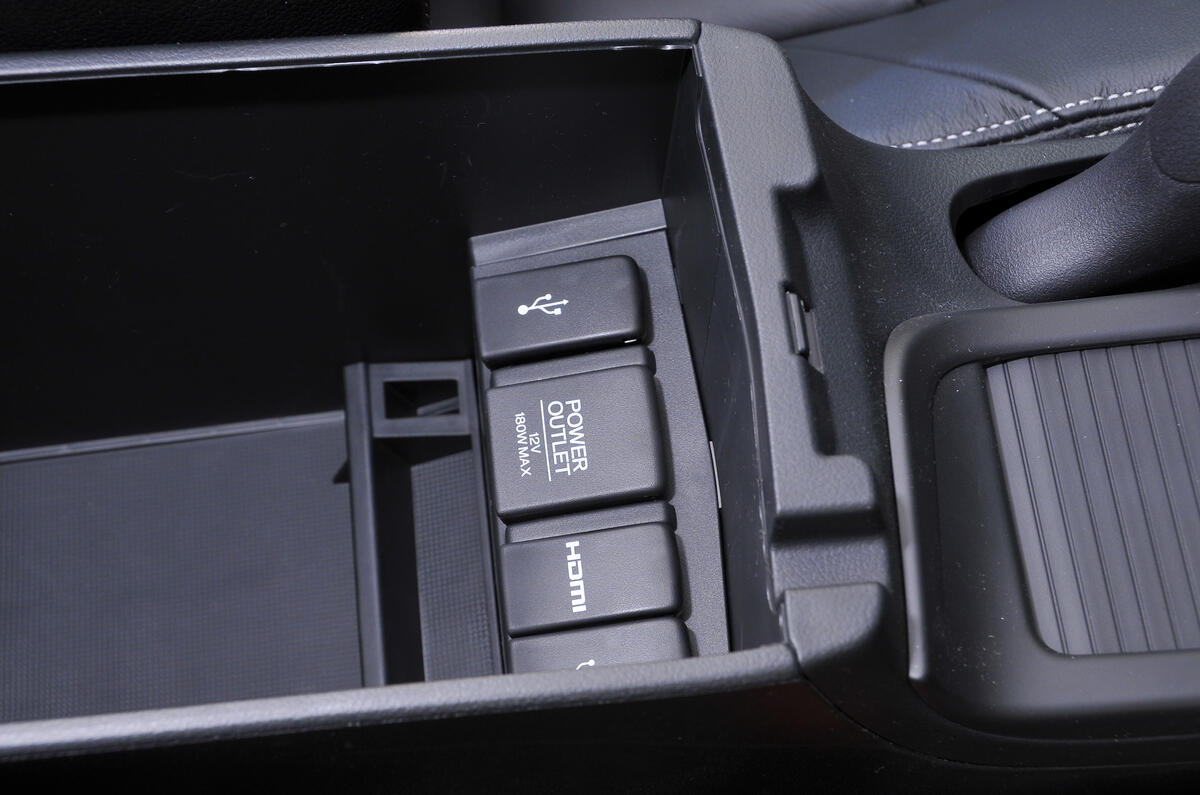 Honda Civic Tourer multimedia ports