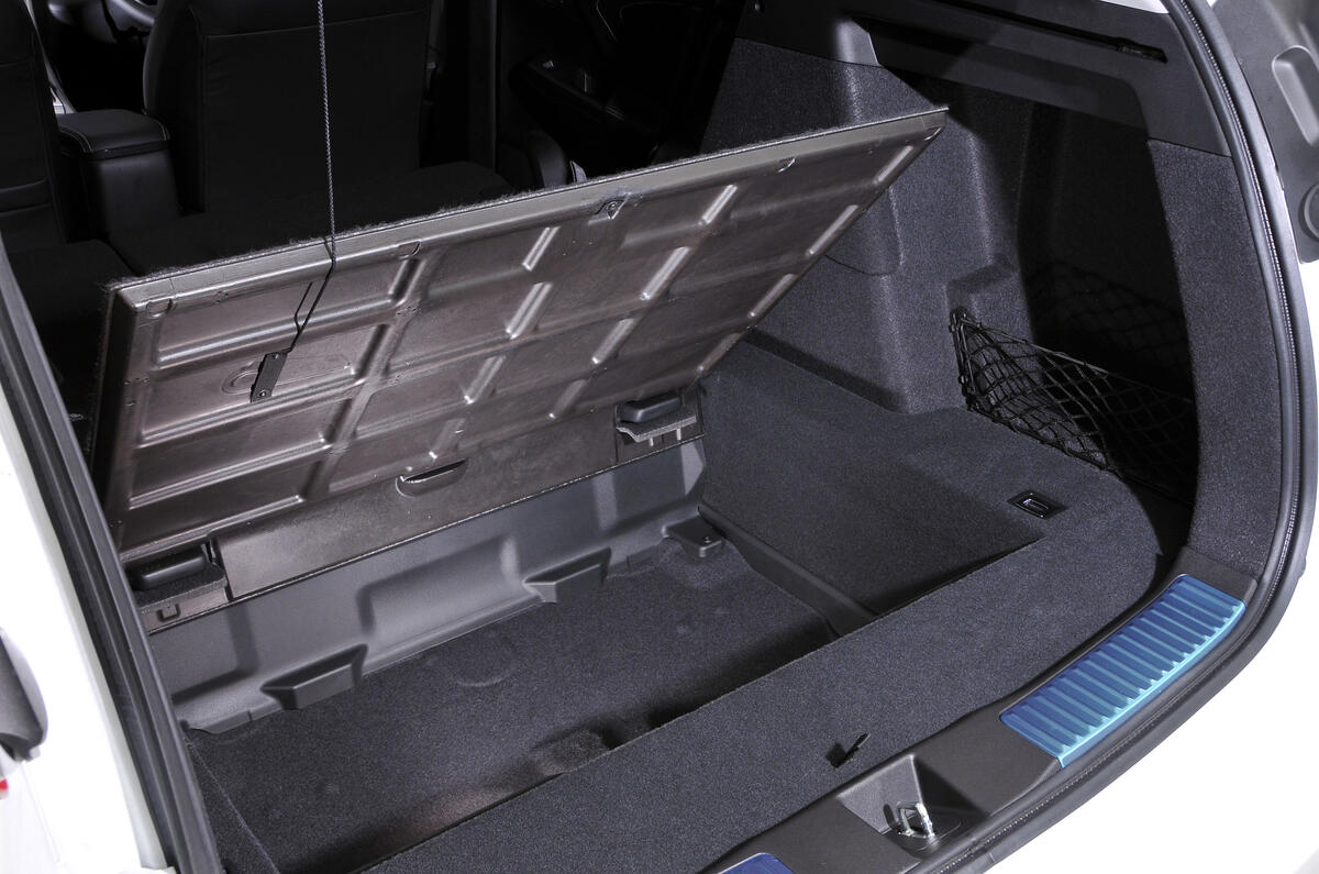 Honda Civic Tourer underboot storage