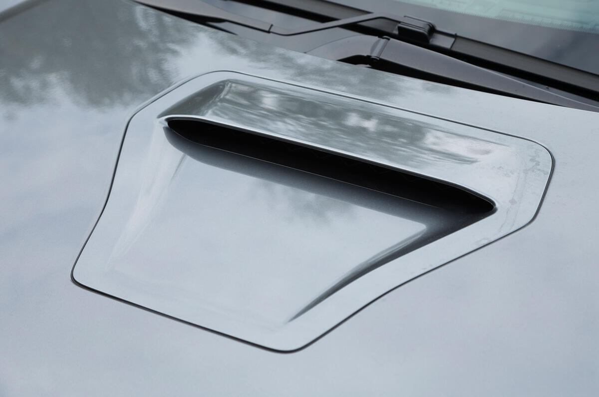 Honda Civic Type R bonnet scoop