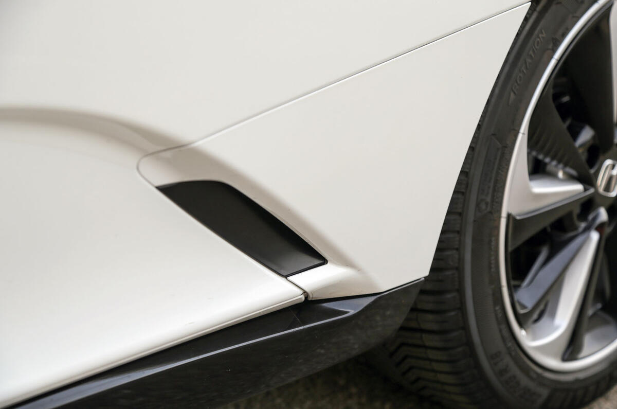 Honda Clarity FCV brake duct