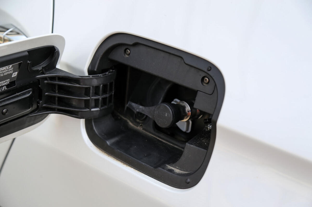 Honda Clarity FCV fuelling point