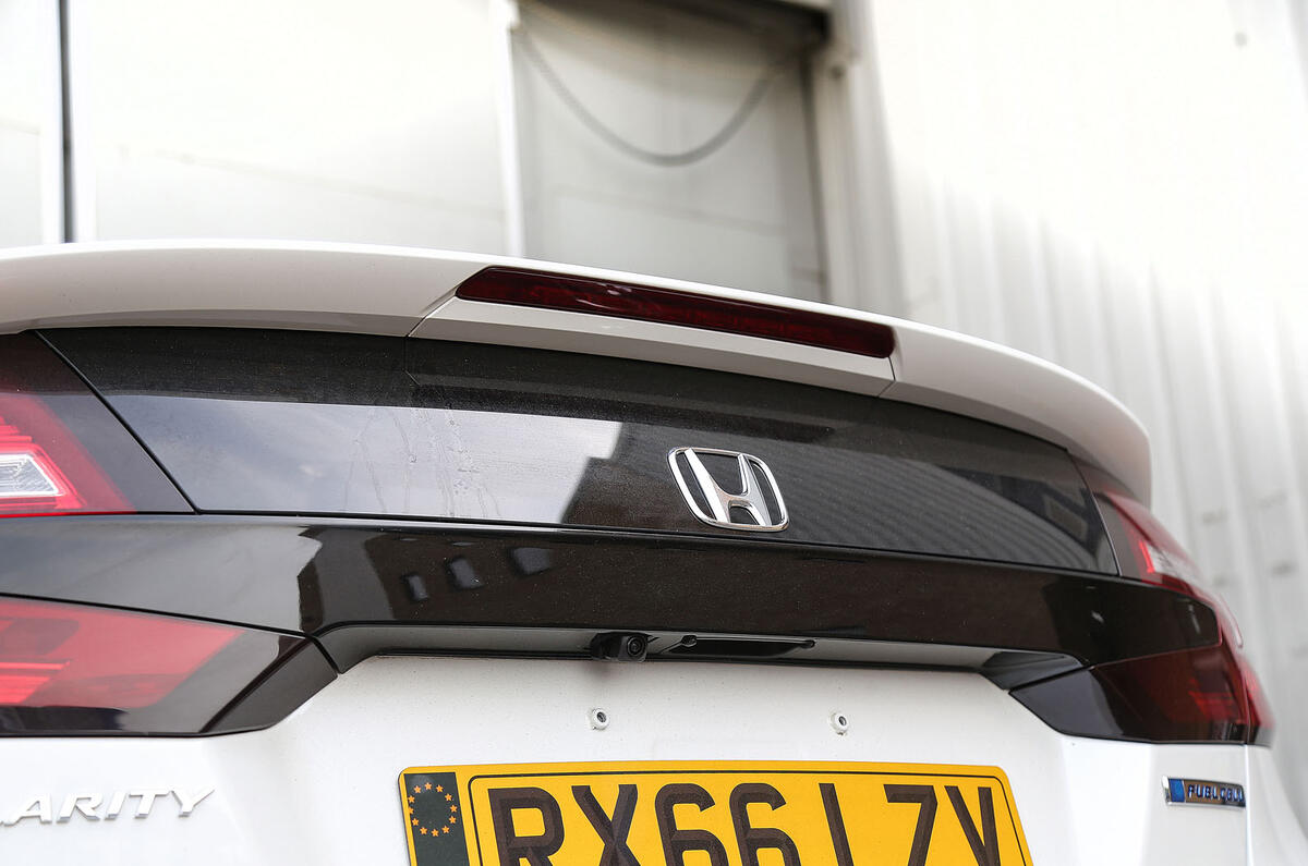 Honda Clarity FCV rear spoiler