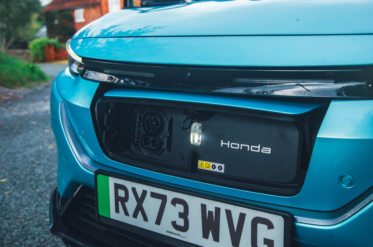 honda eny1 review 2023 005 charging port