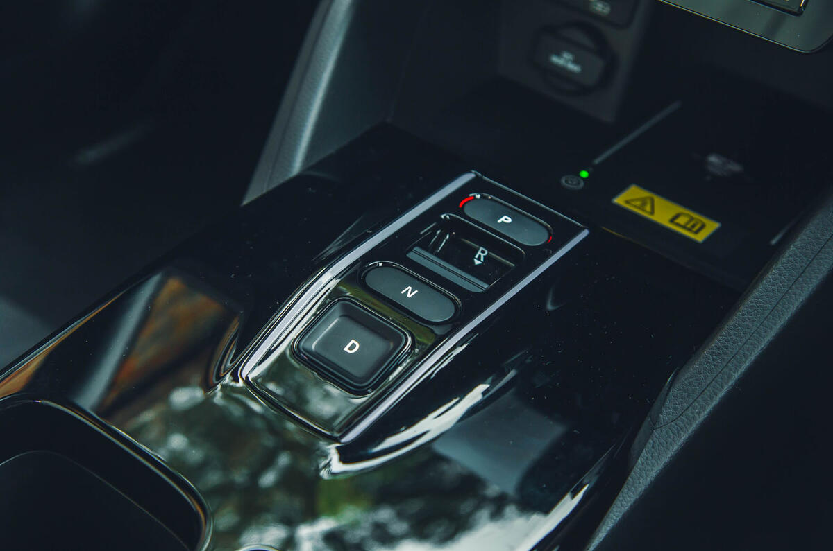 honda eny1 review 2023 017 centre console