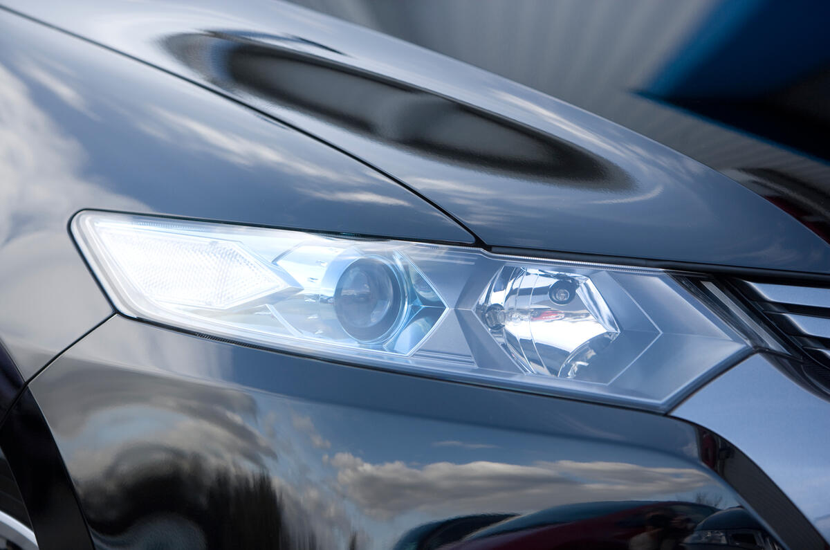 The projector-style headlamps are arranged in a four-light cluster, with the low-beam light unit having blue detailing Honda Insight headlight