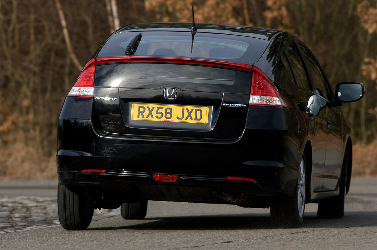 Through curved braking into hairpin, the Insight shows some neutrality, but the general tendency is to understeer safely Honda Insight rear cornering
