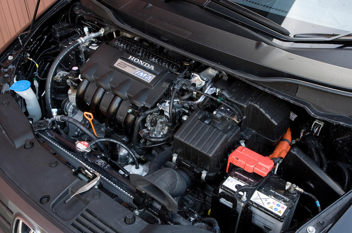 Honda’s approach to building a hybrid, that of a parallel system, carries advantages in terms of weight, space and cost Honda Insight hybrid engine